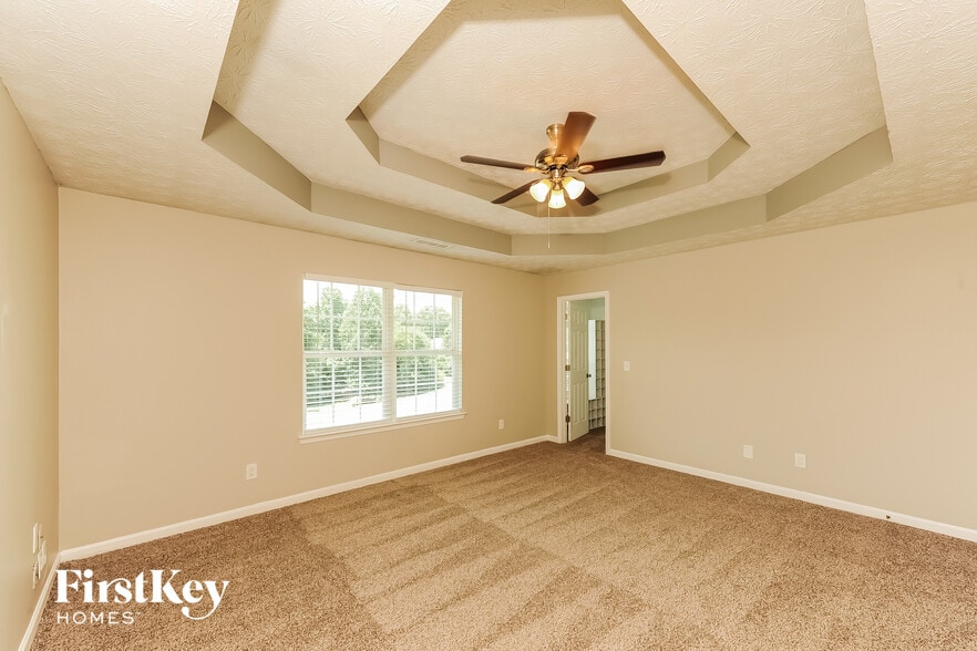 Building Photo - 4445 Waterman Dr