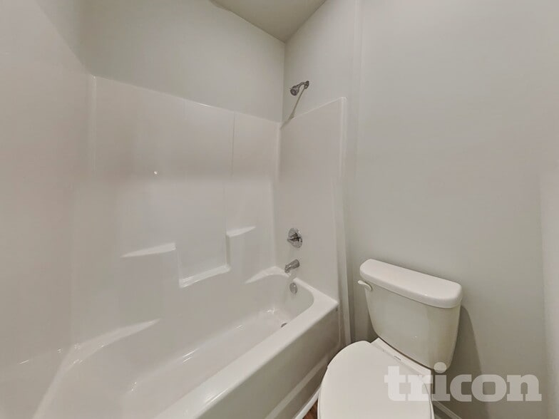 Building Photo - 646 Cam Cir