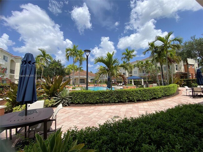 Building Photo - 9825 Baywinds Blvd