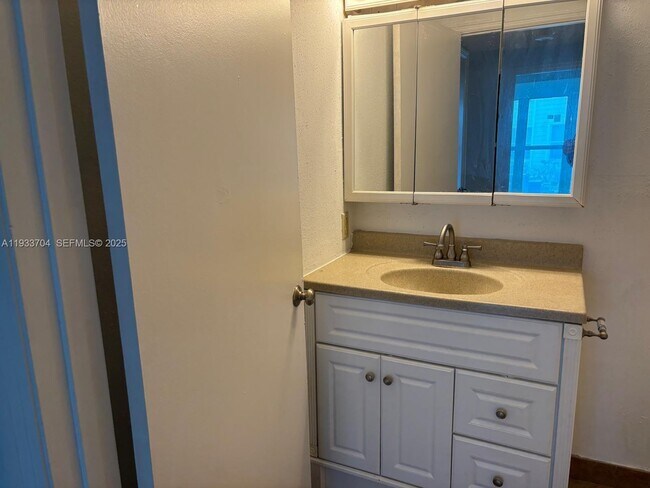 Building Photo - 2319 N Congress Ave