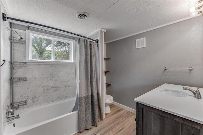 Building Photo - 301 Melton Dr