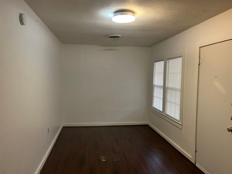 Building Photo - 1525 Harley Dr