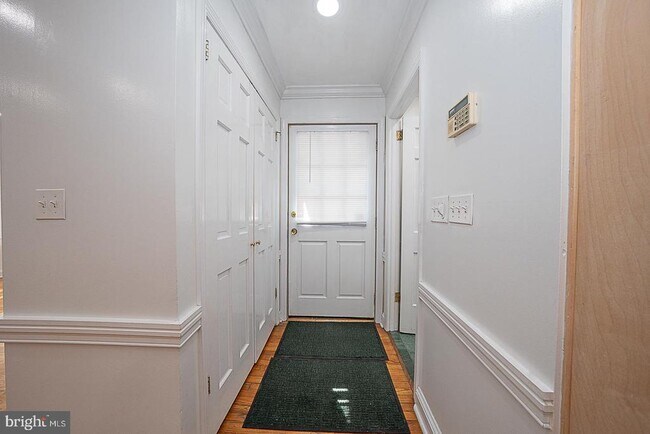 Building Photo - 714 Greythorne Rd