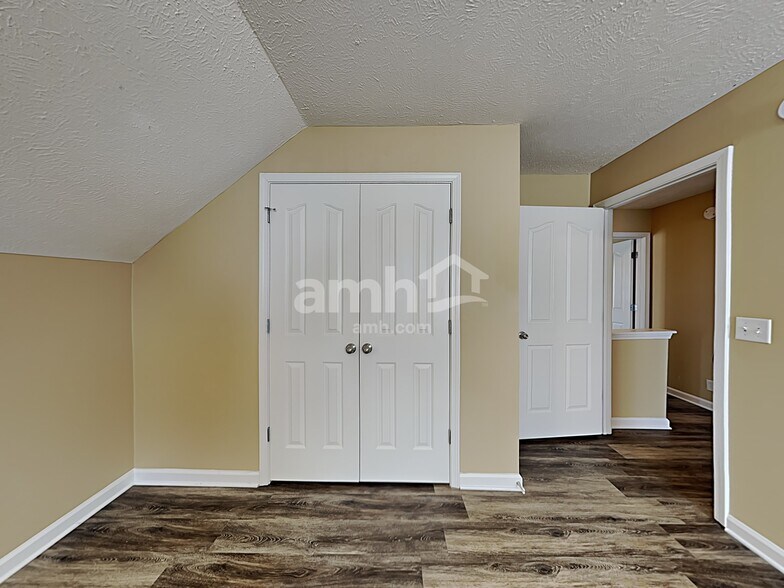 Building Photo - 1665 Saint Andrews Dr