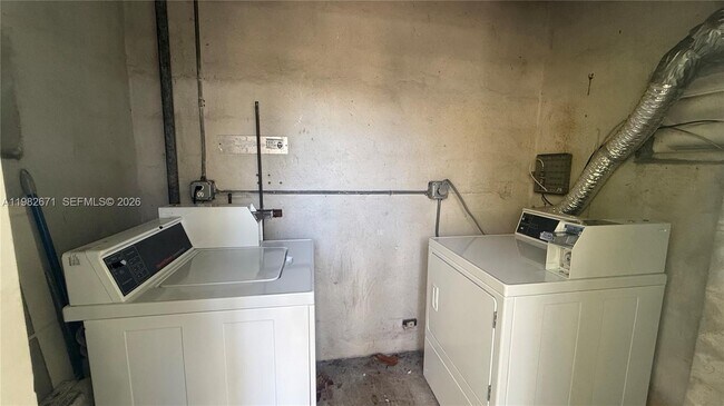 Building Photo - 560 NE 67th St