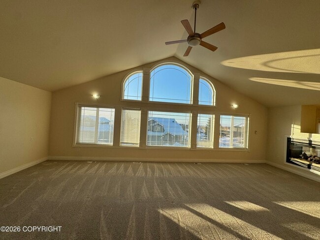 Building Photo - Stunning home in Goldenview