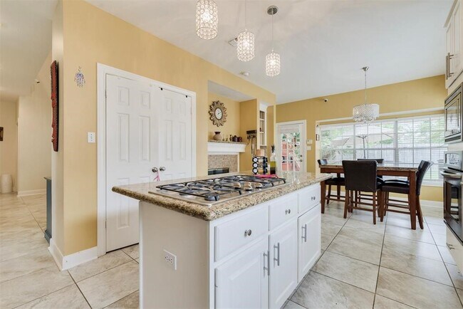 Building Photo - 14103 Heatherhill Pl