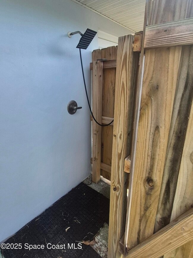 Building Photo - 333 Bahama Dr