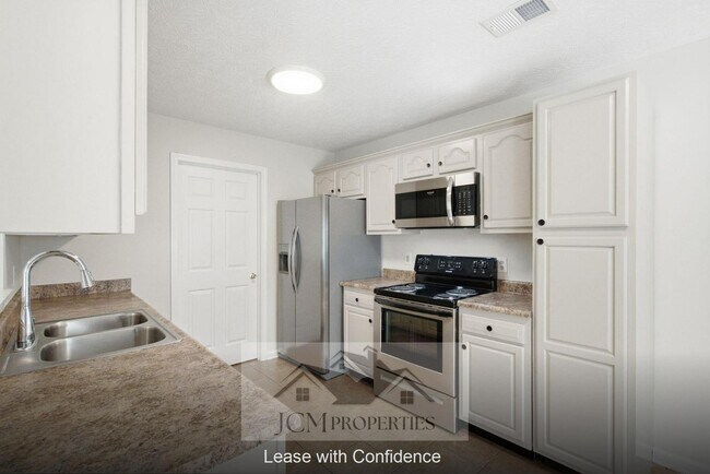 Building Photo - 700 Cottonwood Dr