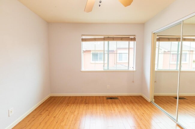 Building Photo - 4097 Alder Terrace