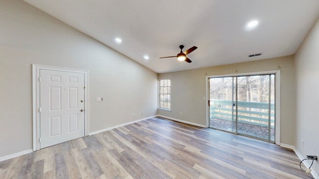 Building Photo - 9617 Vinca Cir