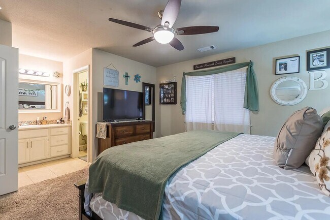 Building Photo - 3 BED 2 BATH HOUSE IN THE ENTERPRISE SCHOOL DISTRICT