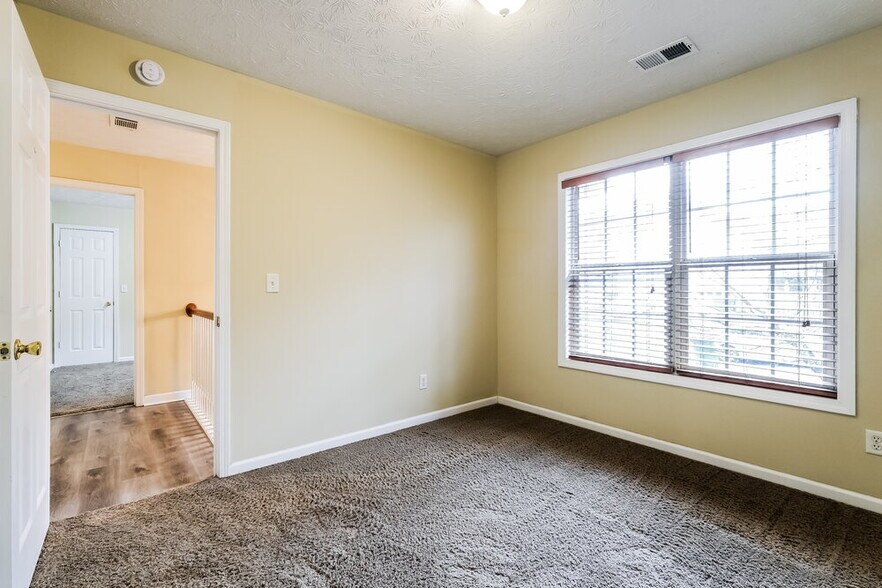 Building Photo - 865 Simon Ive Dr