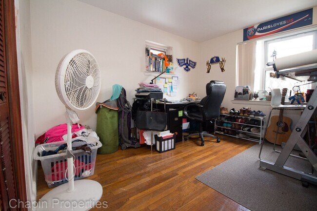 Building Photo - 2Br/1Bth, Great location, quiet area, Laundry in building