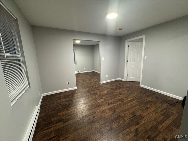 Building Photo - 121 E Main St