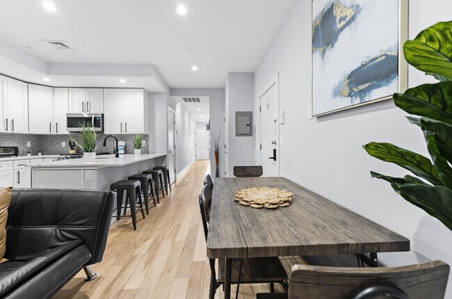 Building Photo - 1011 Bennington St