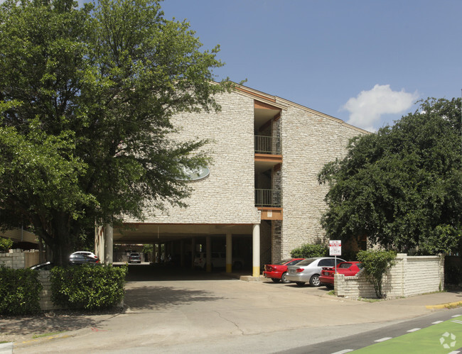 Building Photo - Dos Rios Apartments