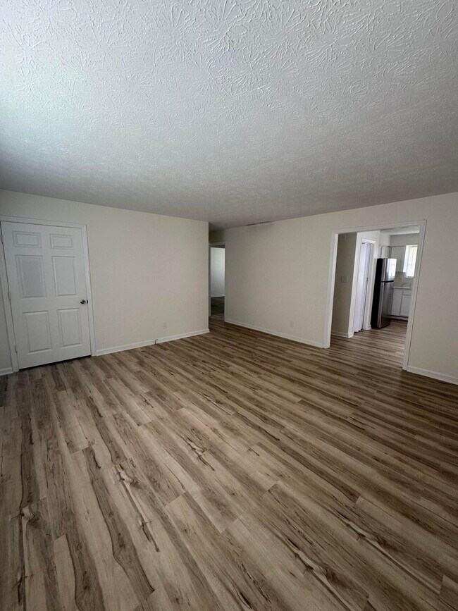 Building Photo - 425 Patrician Pl