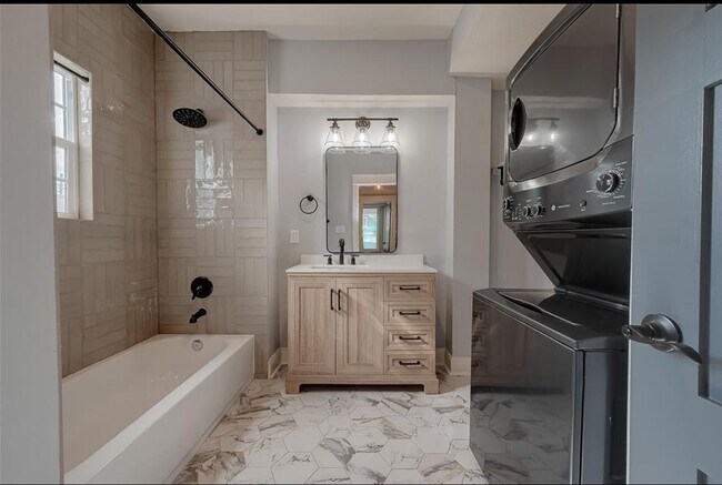 Building Photo - 1110 Avenue K Ave