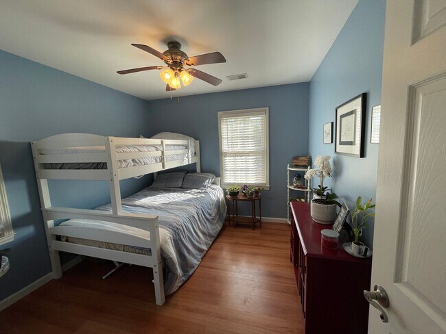 Building Photo - Fall in love with this 4 bedroom/ 2 bathroom single family home!