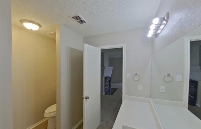 Building Photo - Modern 4-Bedroom Sanctuary in a Sought-After Location