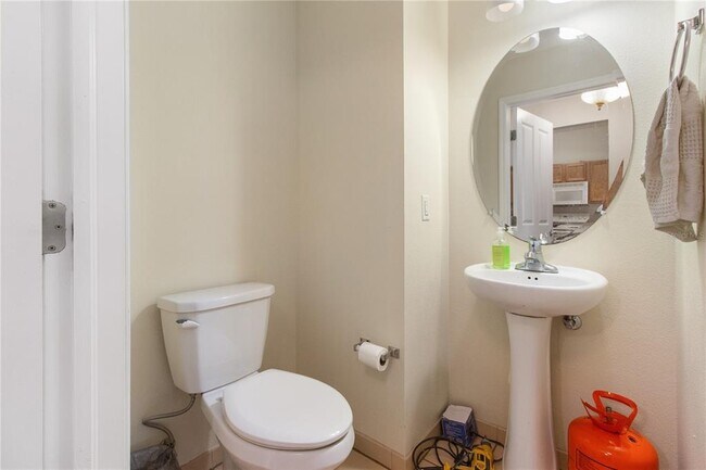 Building Photo - 300 State St E