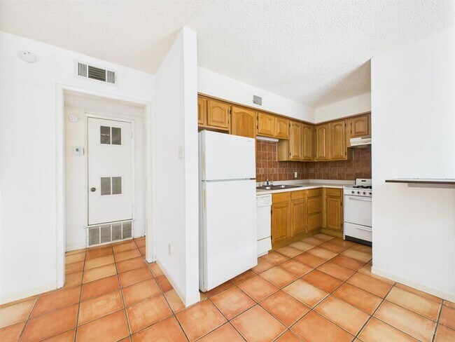 Building Photo - 803 W 28th St