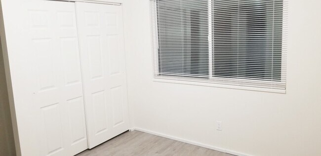Building Photo - 459 E 2700 S