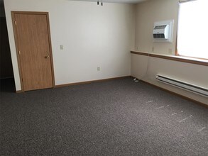 Building Photo - 3027 River Rd