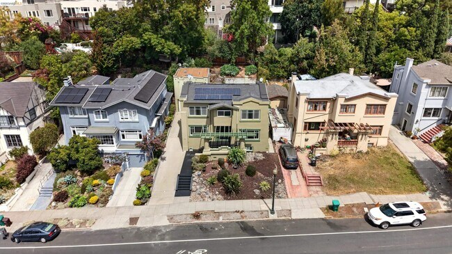 Building Photo - 846 Mandana Blvd