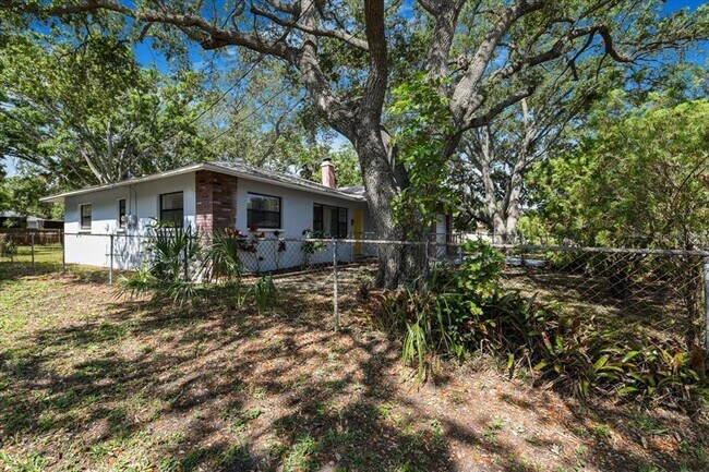 Building Photo - 1003 Engman St