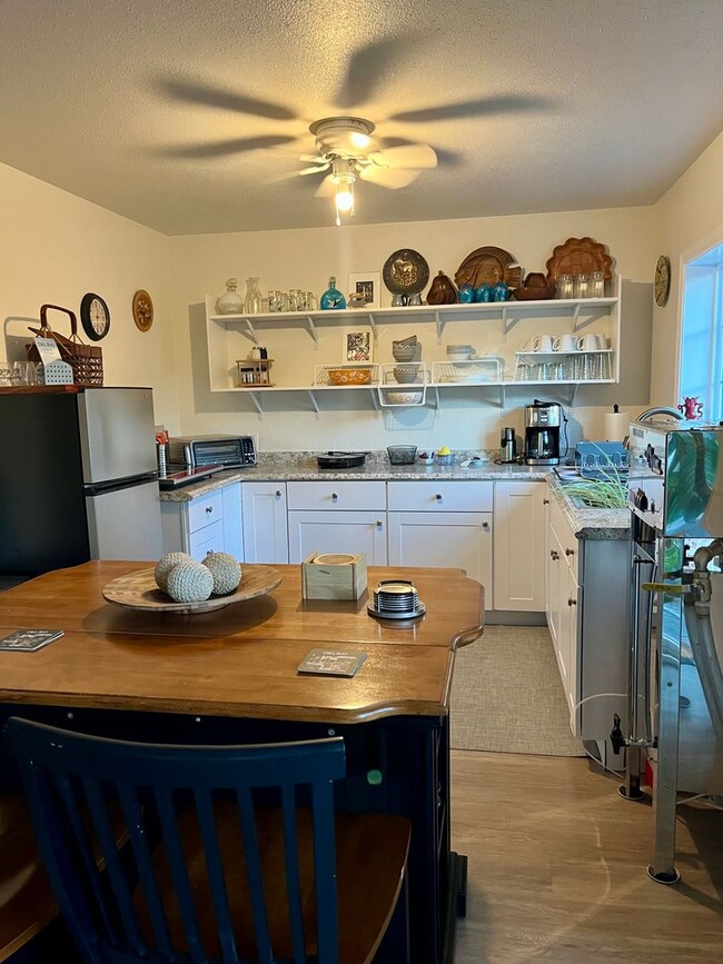 Building Photo - Short Term Rental available, Fully Furnished , 1 Bedroom, 1 Bath in Private Setting