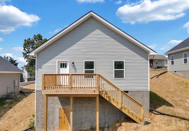 Building Photo - OPEN CONCEPT LIVING!!