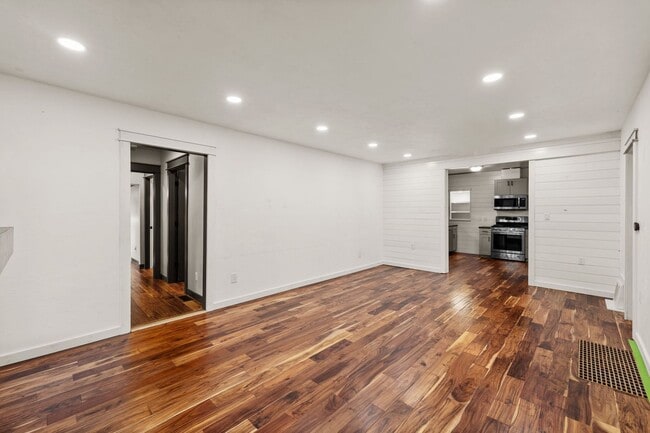 Building Photo - Meticulously UpdatedComstock Rancher!