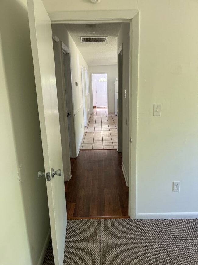 Building Photo - 2 BR 1 BA House in Buchanan VA