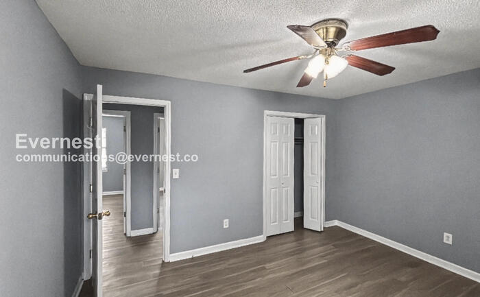 Building Photo - 7012 Windcrest Ln