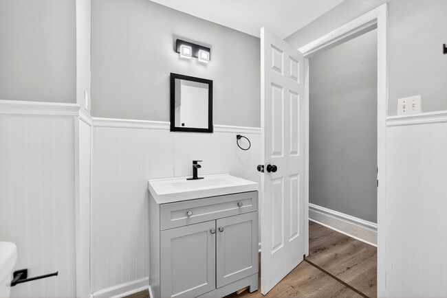 Building Photo - 517 Armandale St