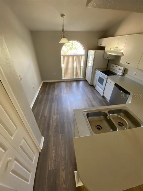 Building Photo - 639 Yak Ct