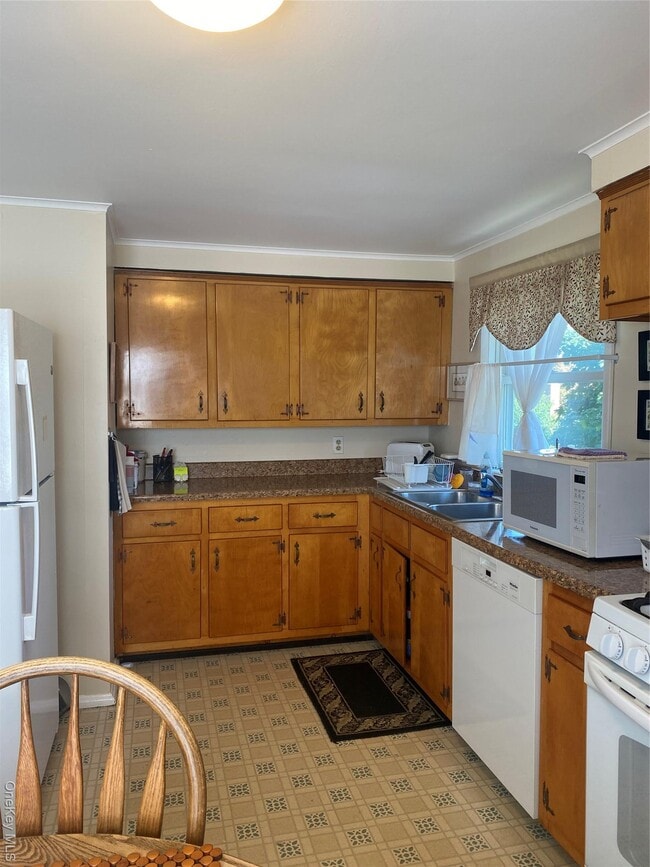 Building Photo - 52 Grand Pl