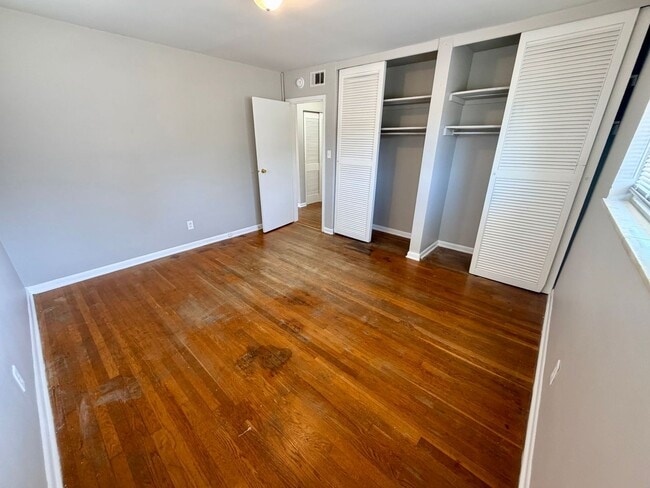 Building Photo - 1568 Alexandria Dr