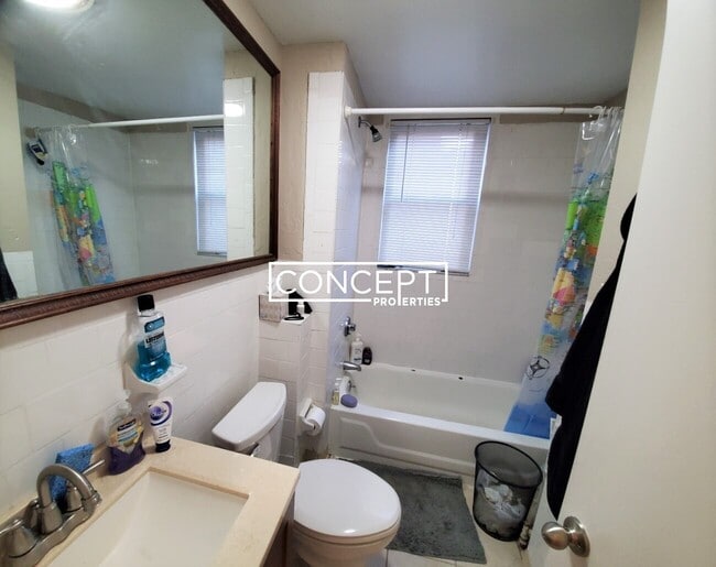 Building Photo - 6A Sunset St. Unit 2