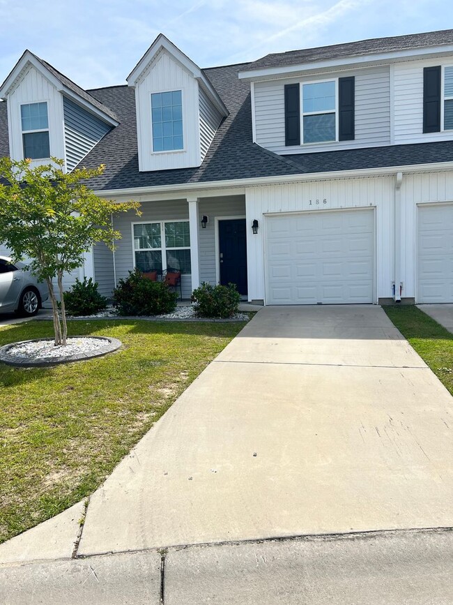 Building Photo - 4Bed/2.5 Bath Townhome!  Move in Special f...