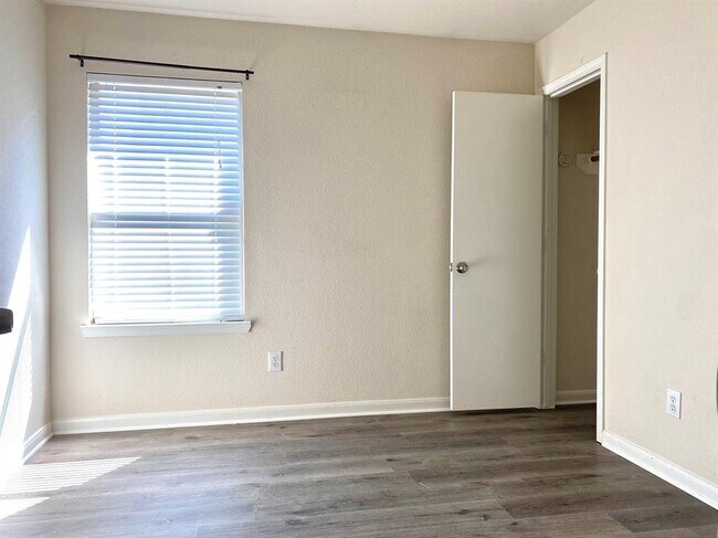 Building Photo - 21235 Bending Green Way