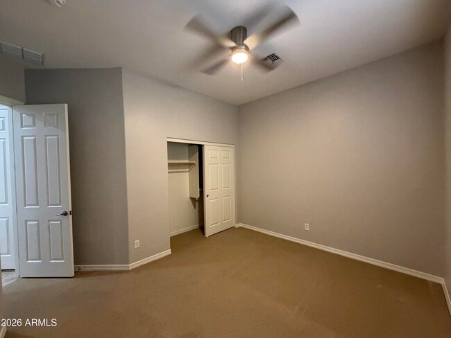 Building Photo - 2417 E Iris Dr