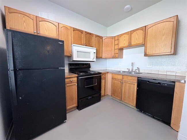 Building Photo - 251 Zimmerman Ave