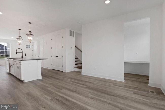 Building Photo - 5041 Bigleaf Rd