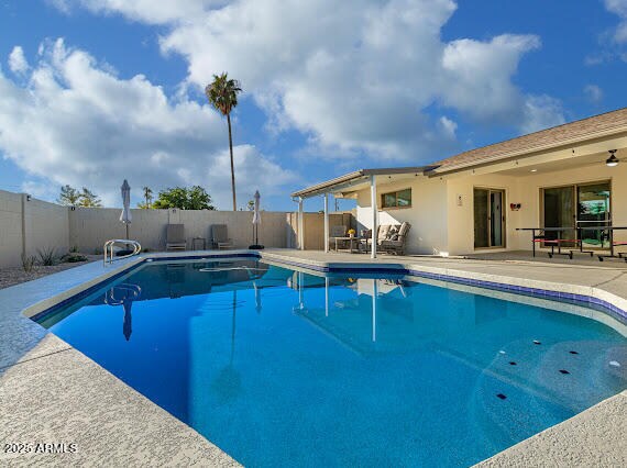Building Photo - 1101 E Balboa Dr