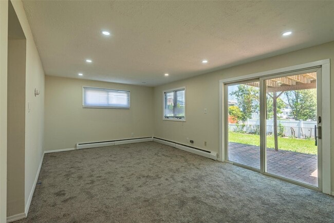 Building Photo - 2515 S Seamans Neck Rd