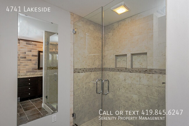 Building Photo - 4741 Lakeside-