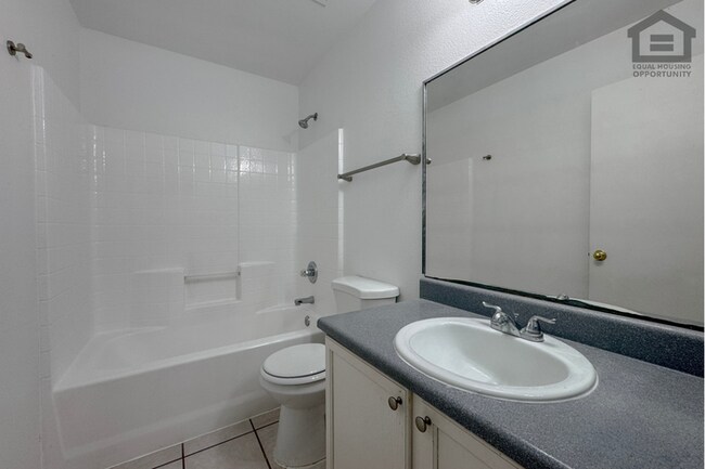 Building Photo - 5Bed/3Bath House at McDowell Rd/Avondale Blvd! Ready for Immediate Move-In!